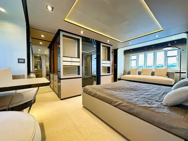 Azimut Flybridge 80