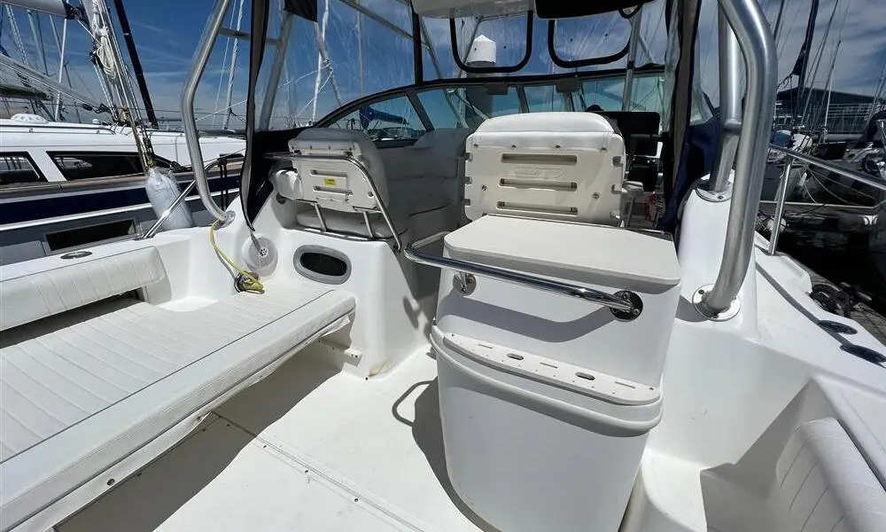 2004 Boston Whaler 275 conquest