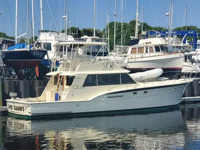Hatteras 53 Convertible for sale in United States of America for $149,900 (£116,501)