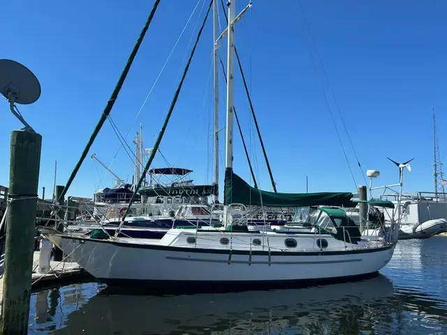 Pacific Seacraft Crealock 37