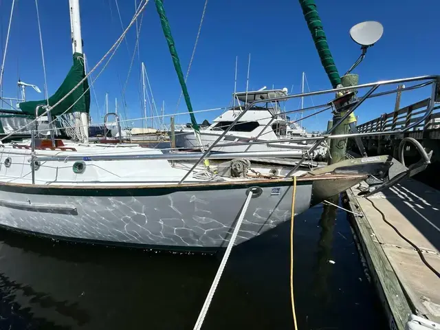 Pacific Seacraft Crealock 37