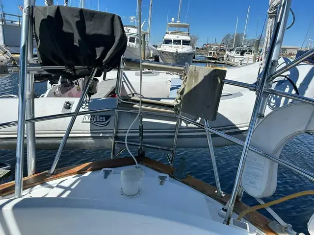 Pacific Seacraft Crealock 37