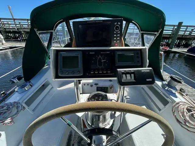 Pacific Seacraft Crealock 37