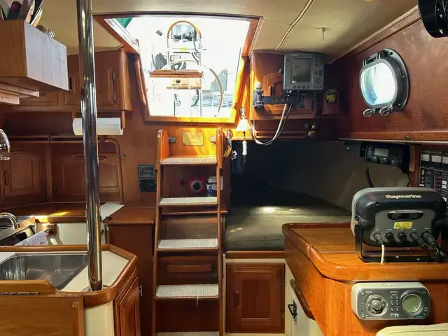 Pacific Seacraft Crealock 37