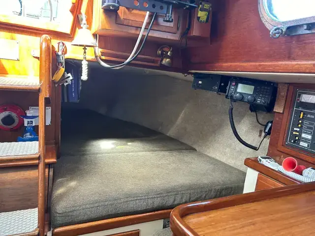 Pacific Seacraft Crealock 37