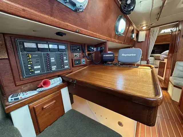 Pacific Seacraft Crealock 37