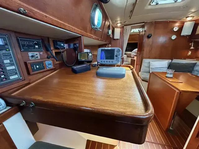 Pacific Seacraft Crealock 37