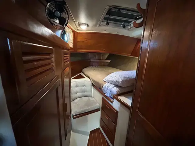 Pacific Seacraft Crealock 37