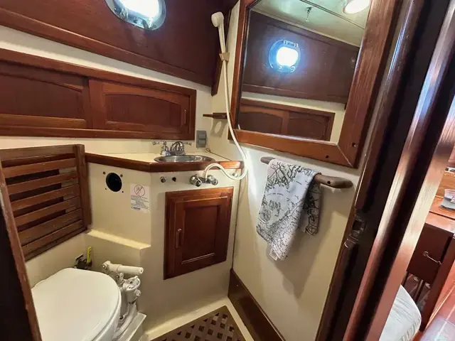 Pacific Seacraft Crealock 37