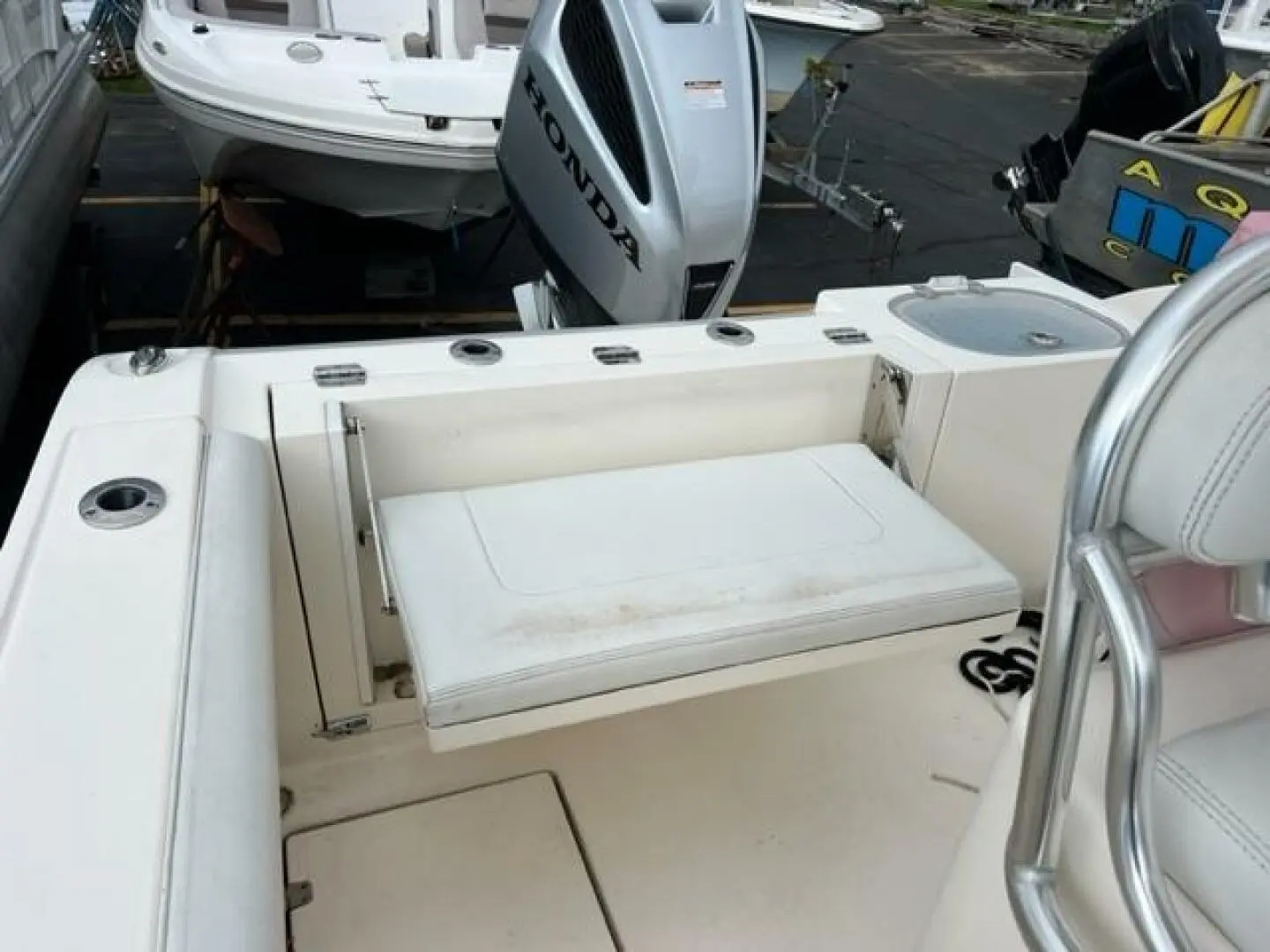 2020 Cobia Boats 237 center console