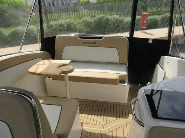 Bayliner Ciera 8