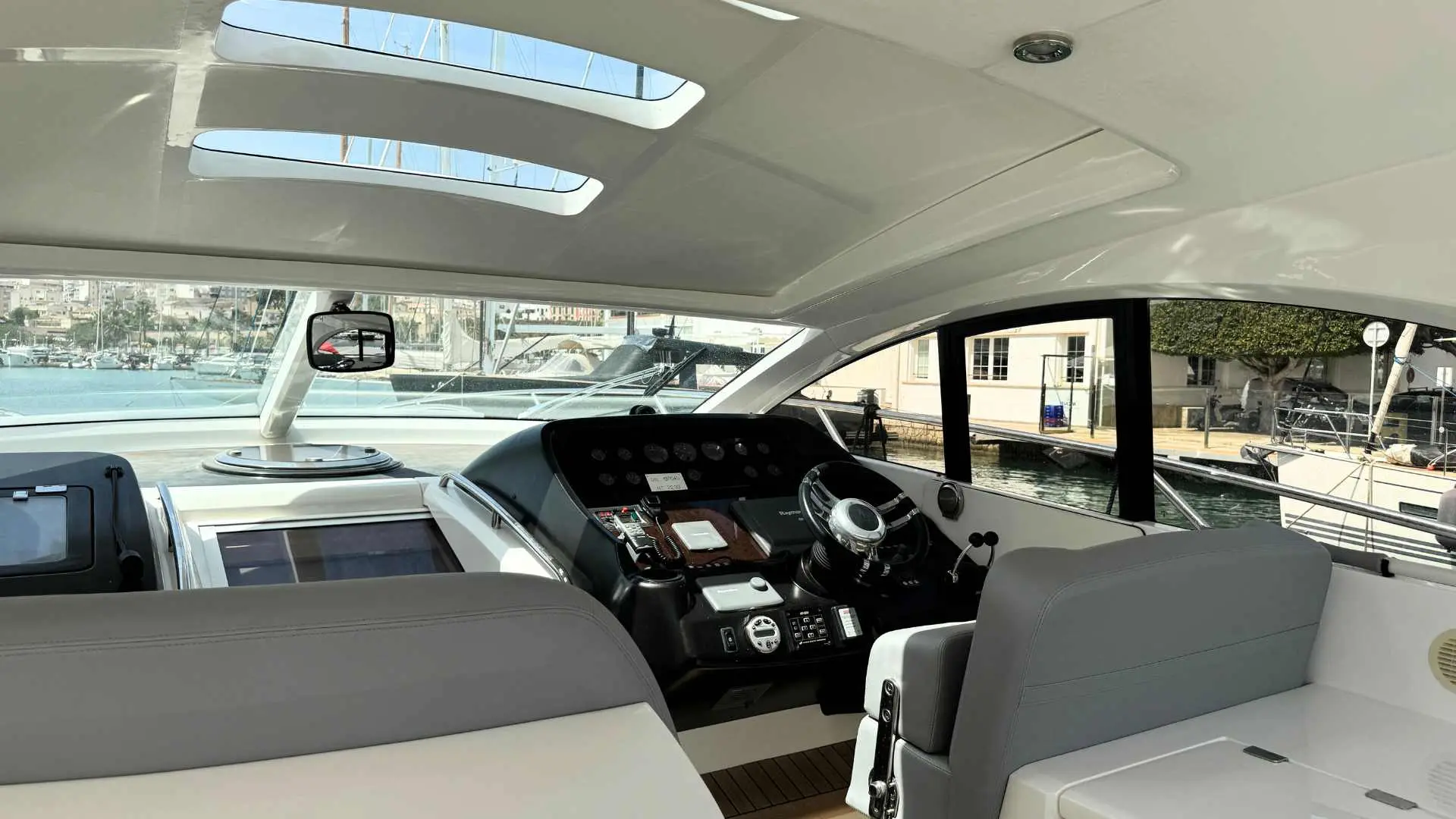 2009 Sunseeker portofino 47