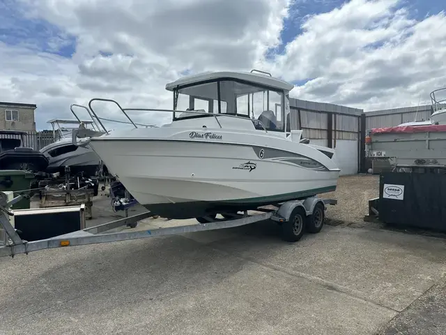 Beneteau Barracuda 6 Outboard