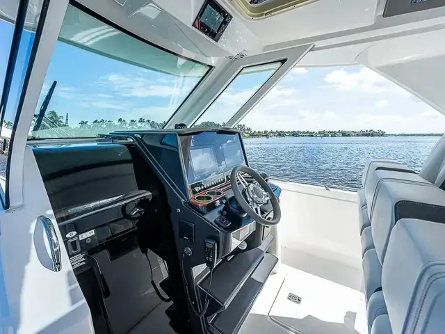 Tiara Yachts 34 Ls