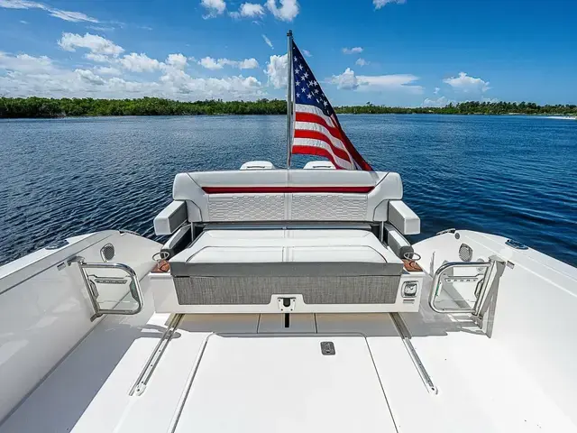 Tiara Yachts 34 Ls