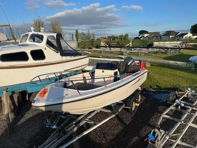 Boston Whaler Rover Marine Fishing Rover