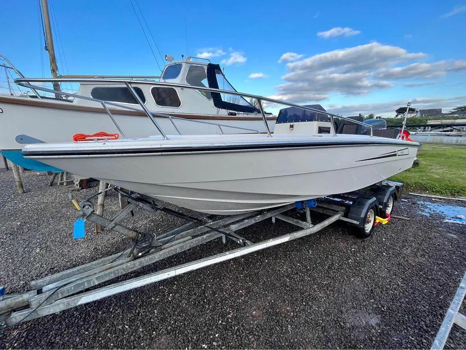 1989 Boston Whaler rover marine fishing rover