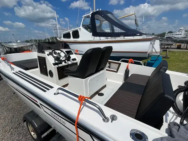 Boston Whaler Rover Marine Fishing Rover