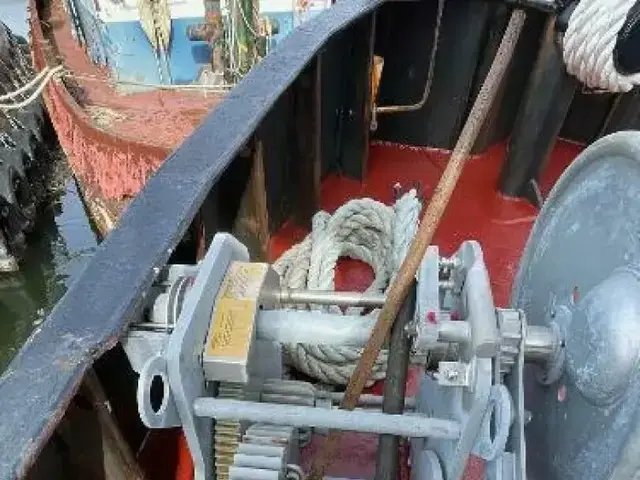 Commercial Model Bow Tug