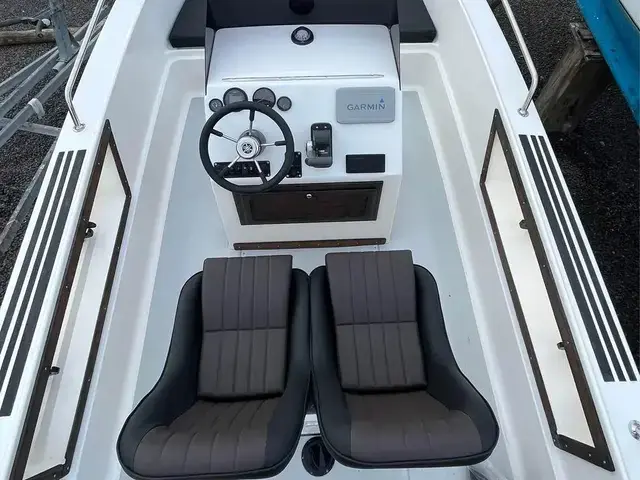 Boston Whaler Rover Marine Fishing Rover