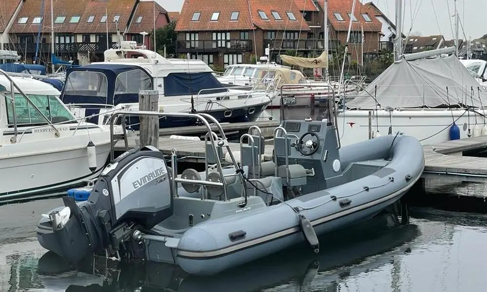 2015 Evinrude 710 rib