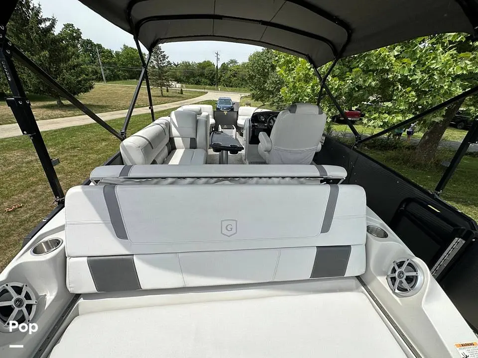 2017 Performance aquapatio 255 ulc