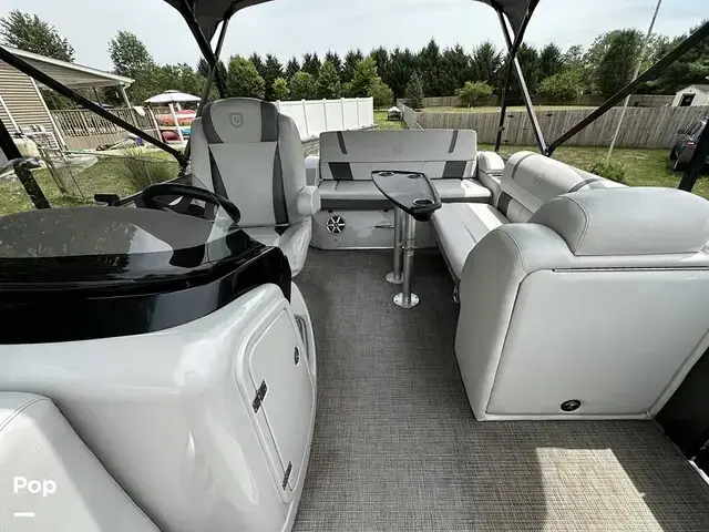 Godfrey Pontoon Aquapatio 255