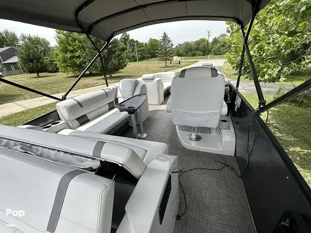 Godfrey Pontoon Aquapatio 255