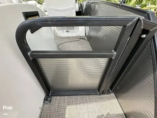 Godfrey Pontoon Aquapatio 255