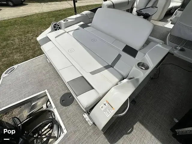 Godfrey Pontoon Aquapatio 255