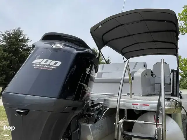 Godfrey Pontoon Aquapatio 255