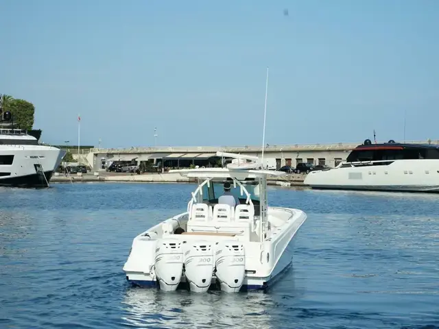 Boston Whaler Whaler 370 Outrage