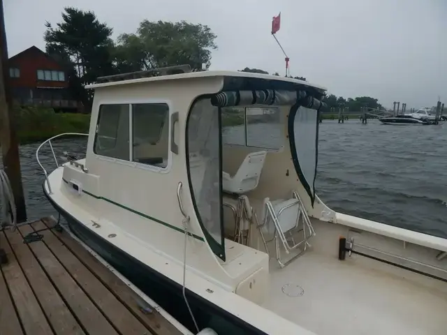 Eastern 22 Pilothouse Lobster