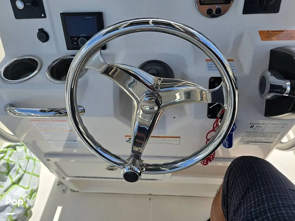 2019 Robalo r200