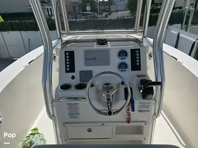 Robalo R200