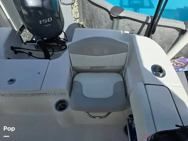 Robalo R200