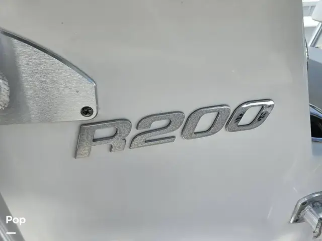 Robalo R200