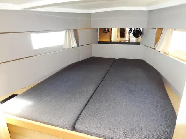 Beneteau Oceanis 38