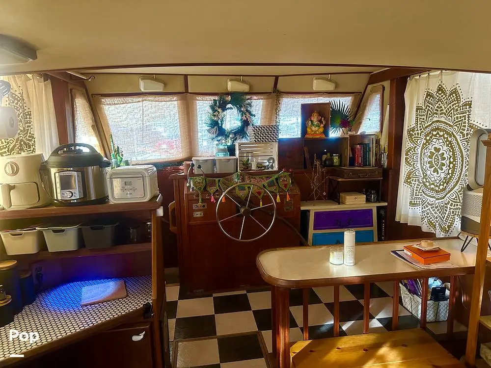 1986 Commodore 450 yacht home