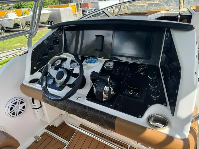 Fountain Powerboats 38 LX