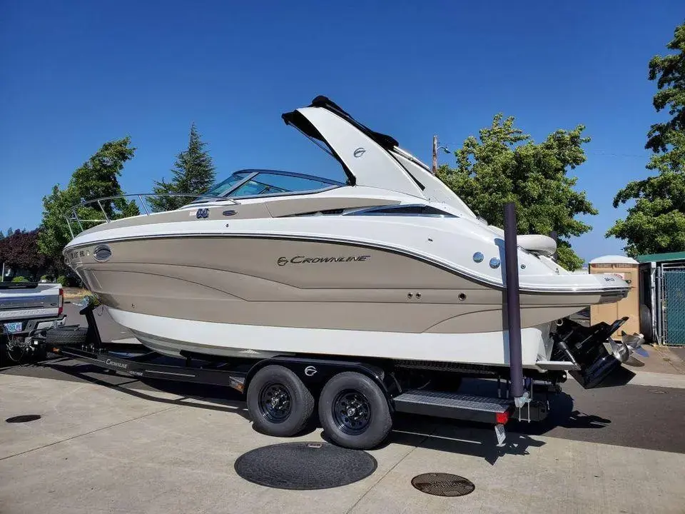 2022 Crownline 264 cr