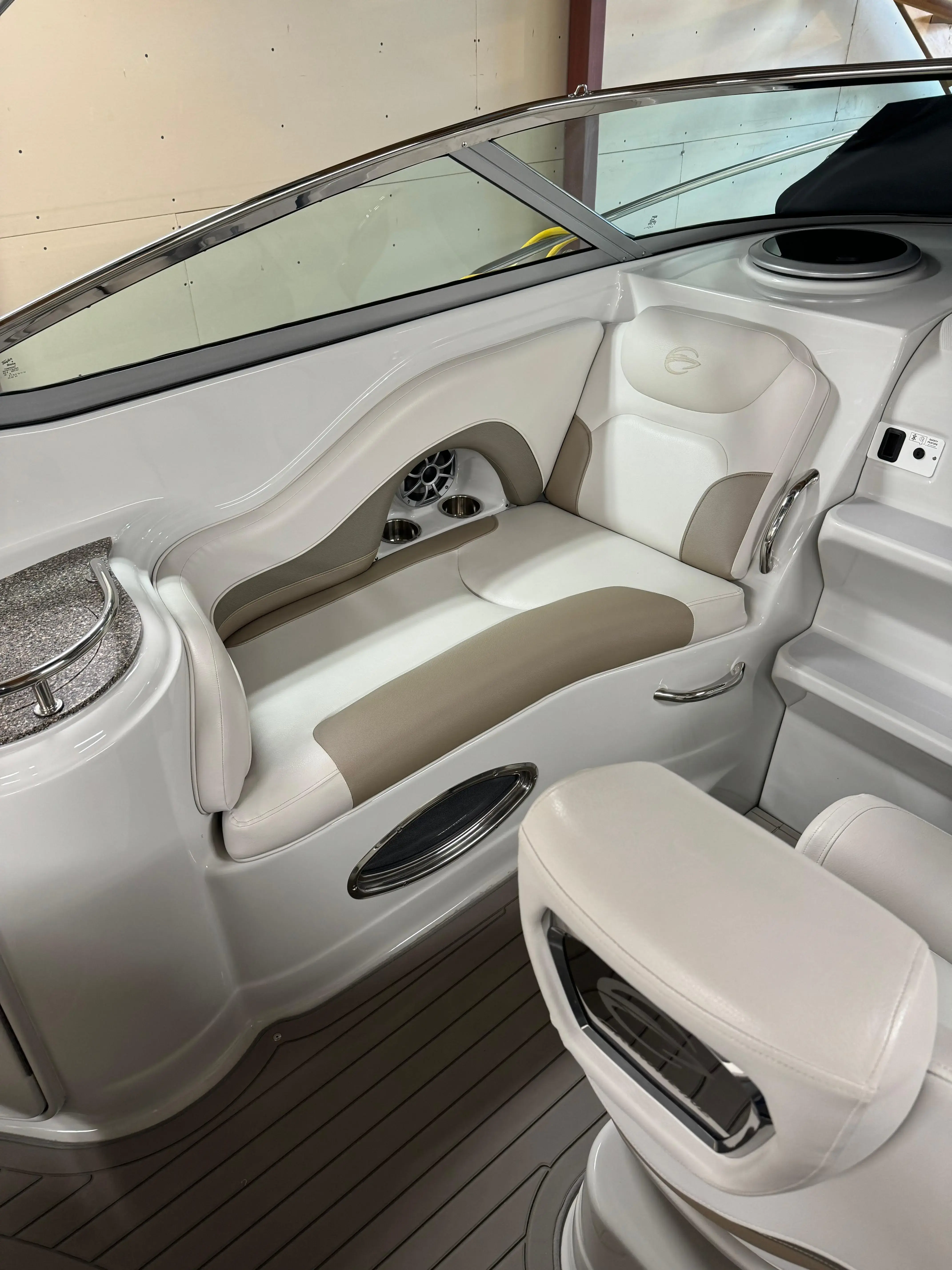 2022 Crownline 264 cr