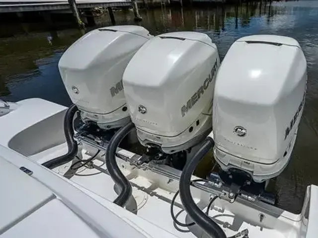 Boston Whaler 380 Outrage