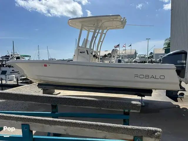 Robalo Cayman 246