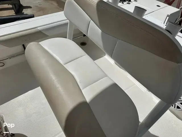 Robalo Cayman 246