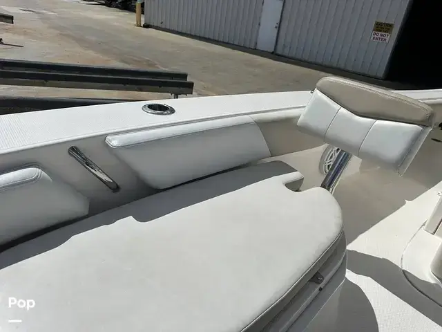 Robalo Cayman 246