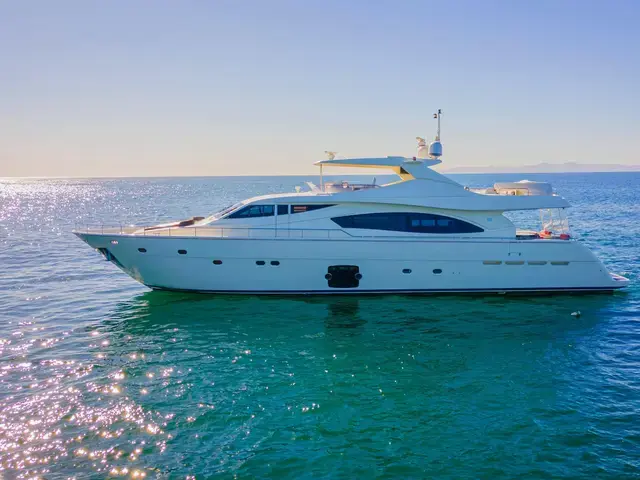 Ferretti Yachts 880