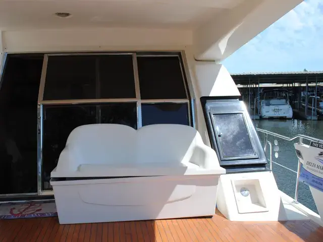 Johnson 63 Flybridge -