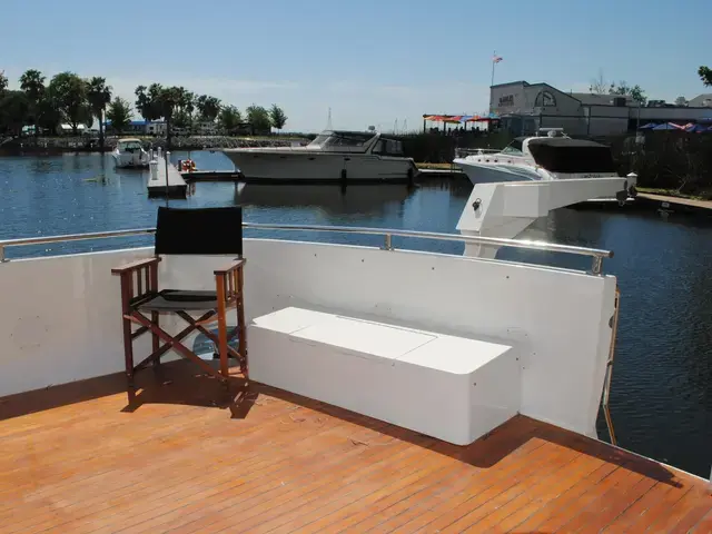 Johnson 63 Flybridge -