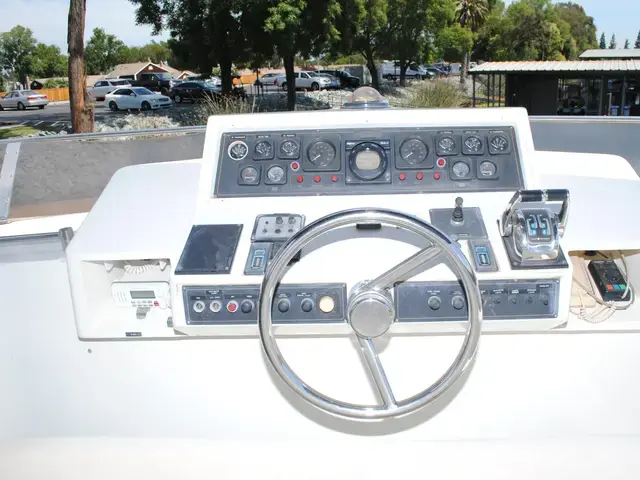 Johnson 63 Flybridge -